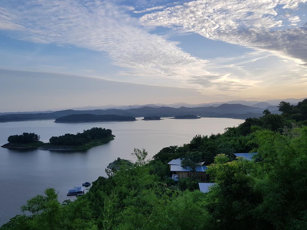 Thawsi Lake Hill Si Sawat 외부 사진