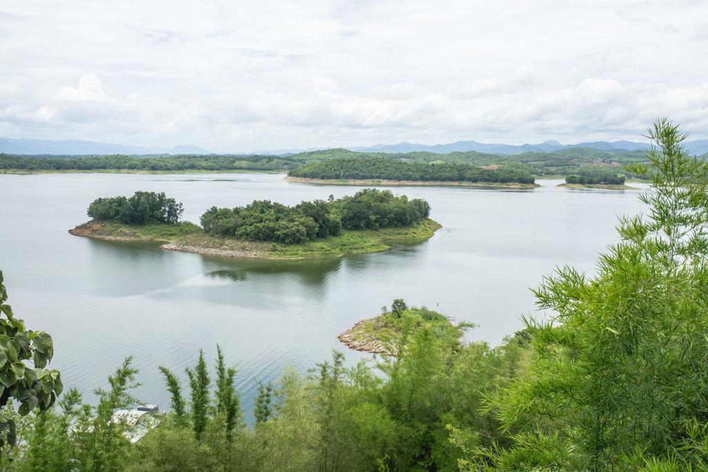 Thawsi Lake Hill Si Sawat 외부 사진